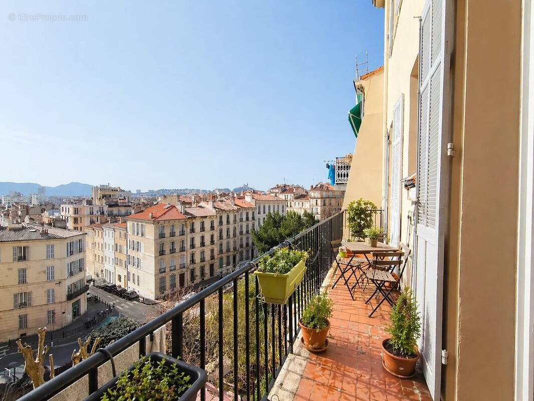 Appartement à MARSEILLE-4E