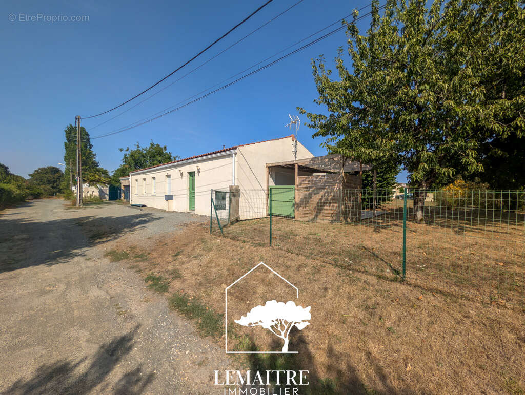 CORME-ROYAL (17600)   Pavillon individuel   106 m2   3 chambres   Garage   Terrain 471 m2 - photo 6