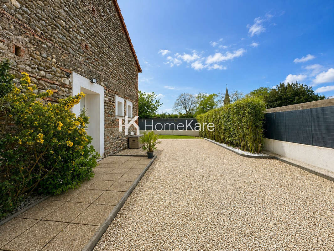 Maison 140 m² à Lavelanet-De-Comminges  - photo 2