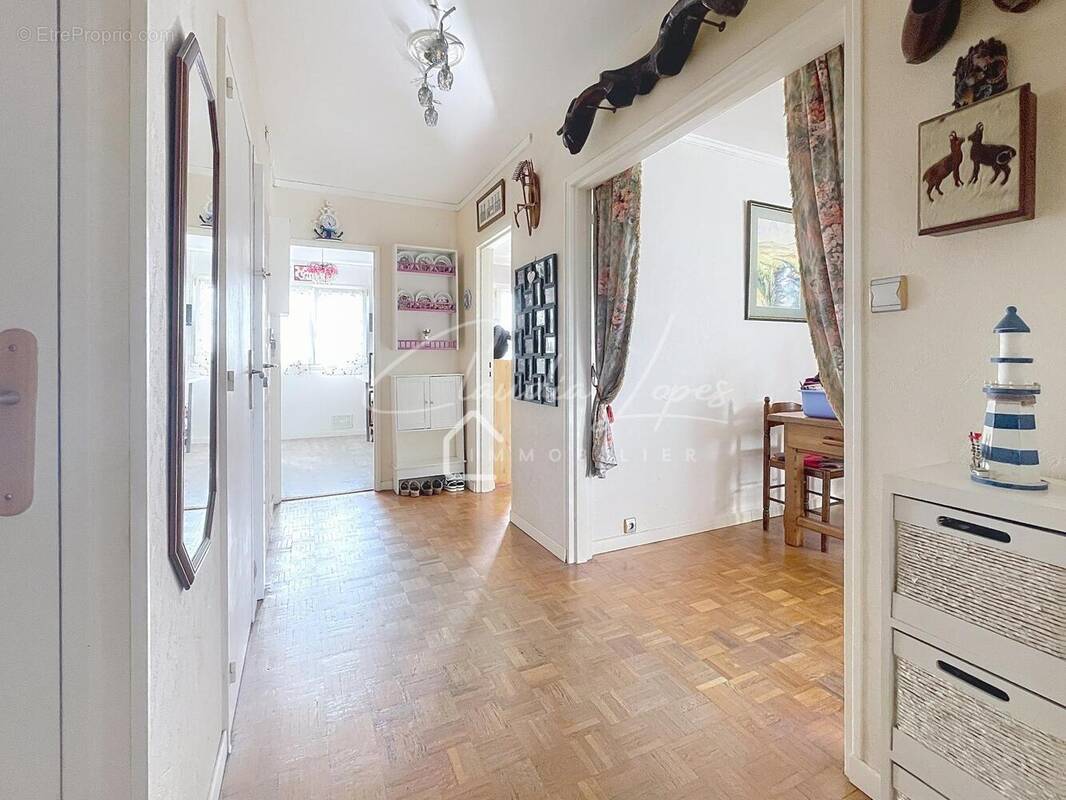 Photo 1 - Appartement à SAINT-GRATIEN