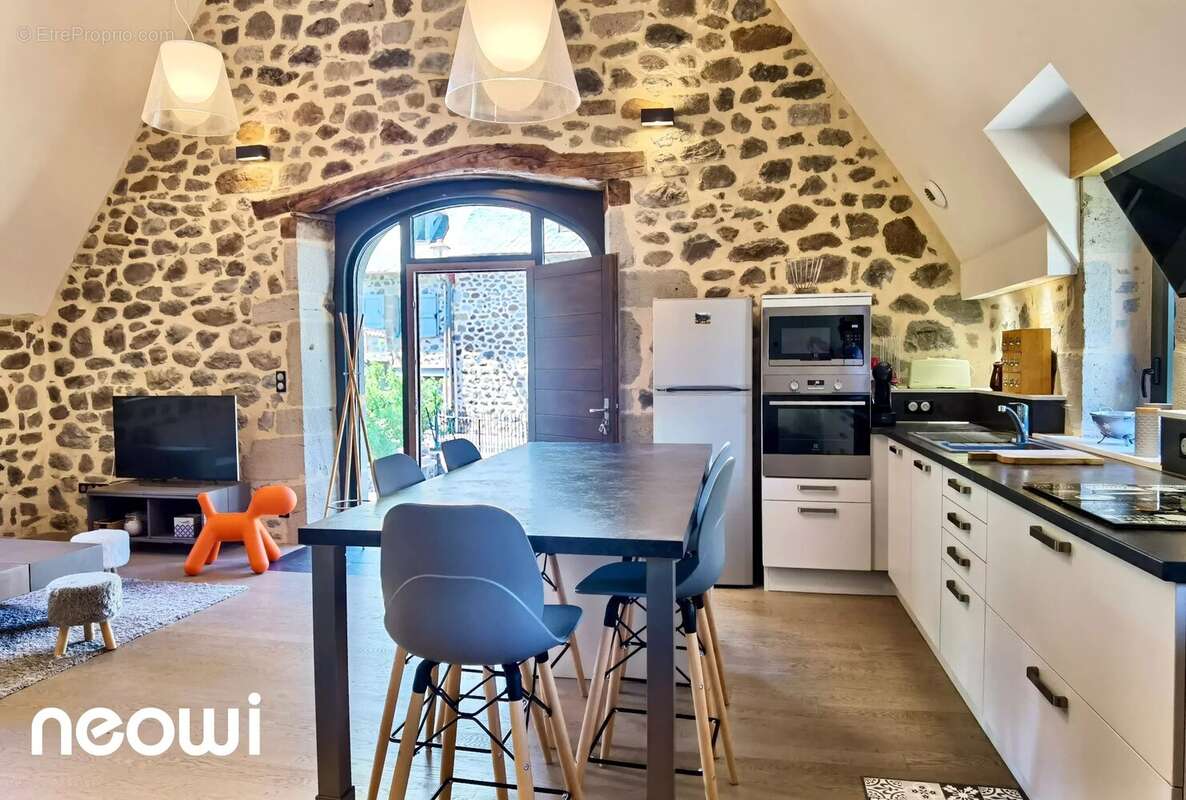 Grange rénovée + maison de bourg de 170 m² à rénover : un projet unique - photo 6