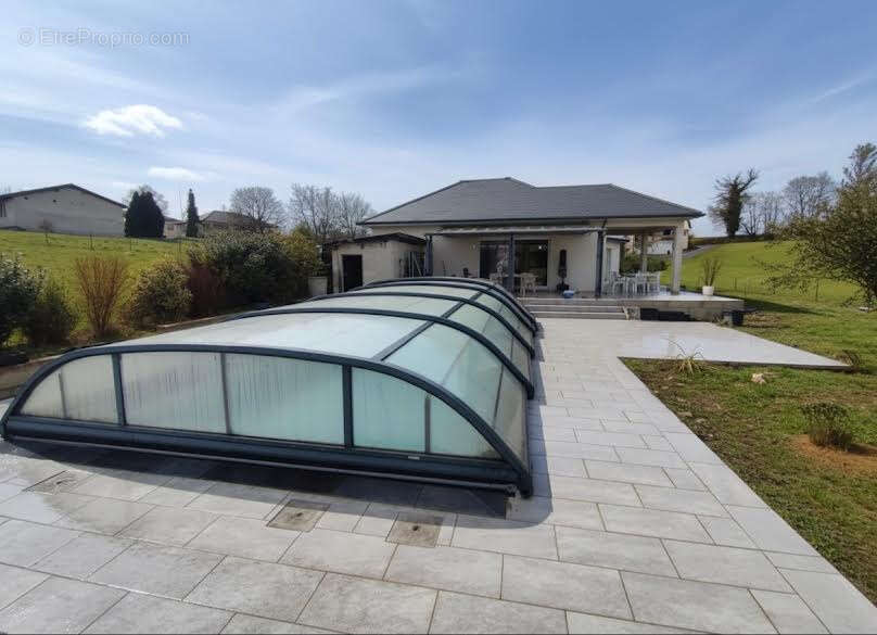 Maison à LA SALVETAT-PEYRALES