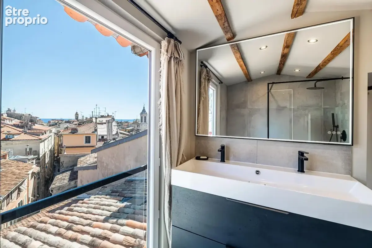 Nice - Vieux Nice - Superbe 3 pièces en duplex - Vue mer et colline du château - photo 2