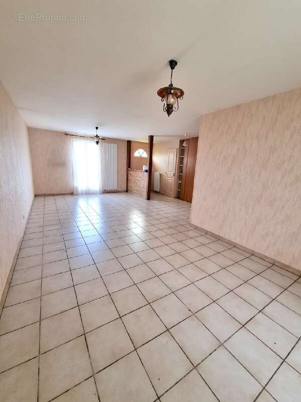 Maison à OZOIR-LA-FERRIERE