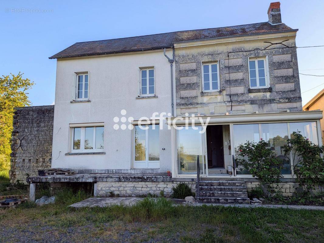 Maison à LA ROCHE-CLERMAULT