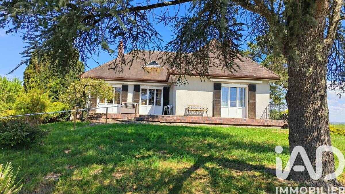Photo 1 - Maison à MONTCEAUX-LES-VAUDES