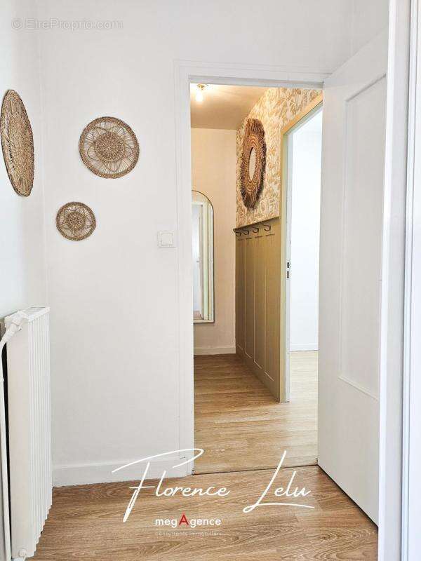 Appartement T2 rénové – Hyper centre de Guingamp - photo 5
