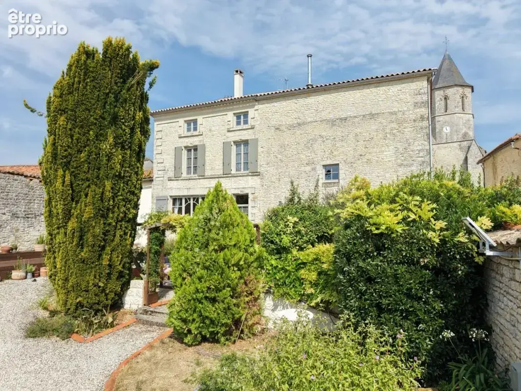 Magnifique propriété de caractère au coeur du village histori - photo 16