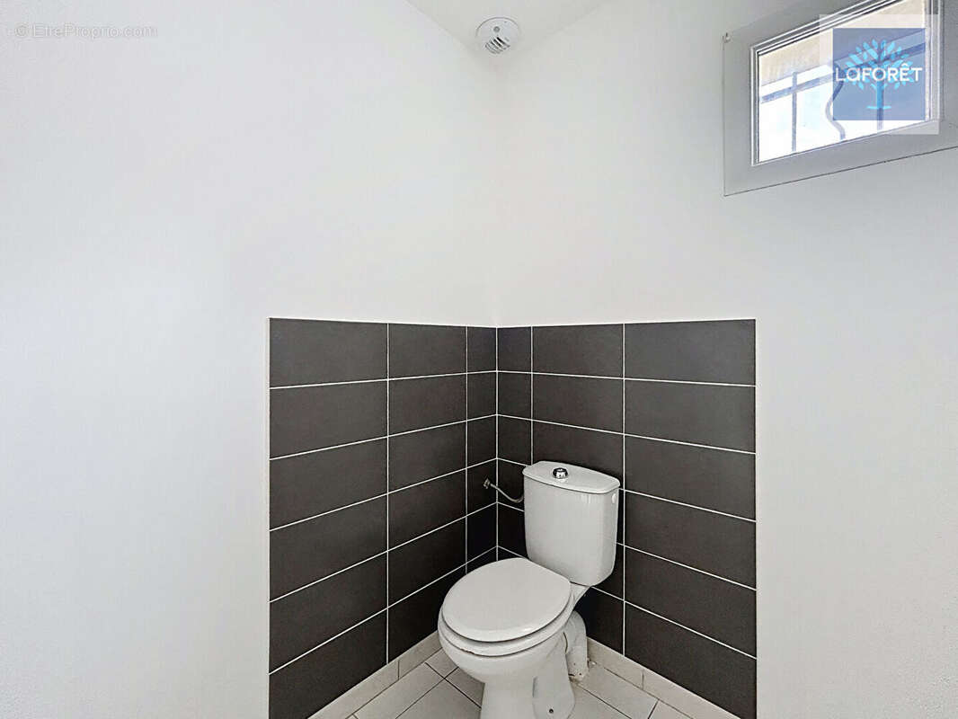 Maison à BUSSAC-FORET