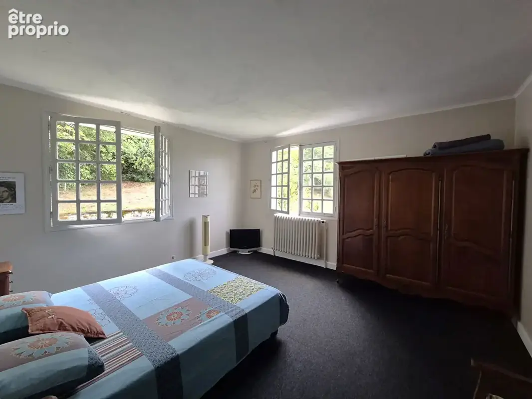 CORRÈZE. Proche d'ARGENTAT. Maison de campagne comprenant 4 chambres, une maison attenante à rénover, une dépendance et un terra - photo 13