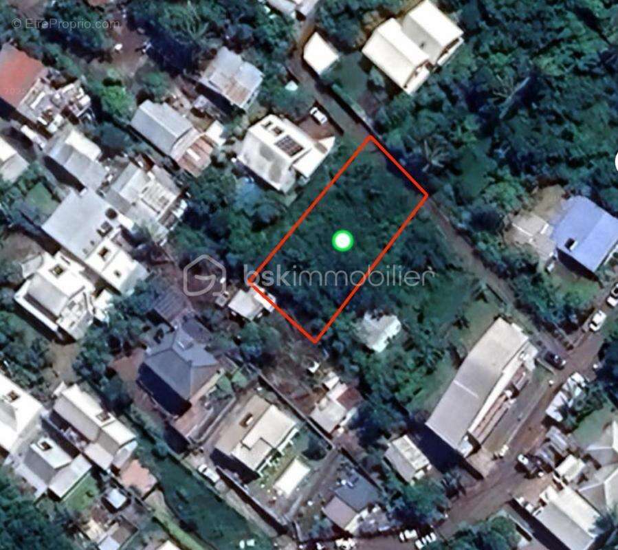 Terrain à SAINT-PIERRE