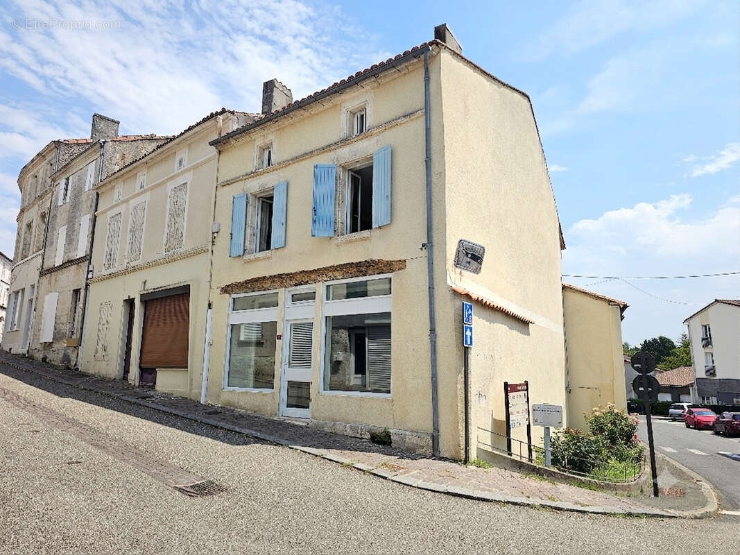 Immeuble 110m² à coteaux-du-blanzacais - photo 2