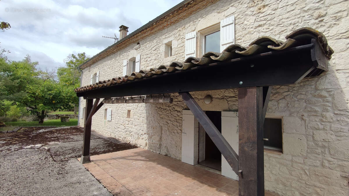 Maison à MONTAIGU-DE-QUERCY