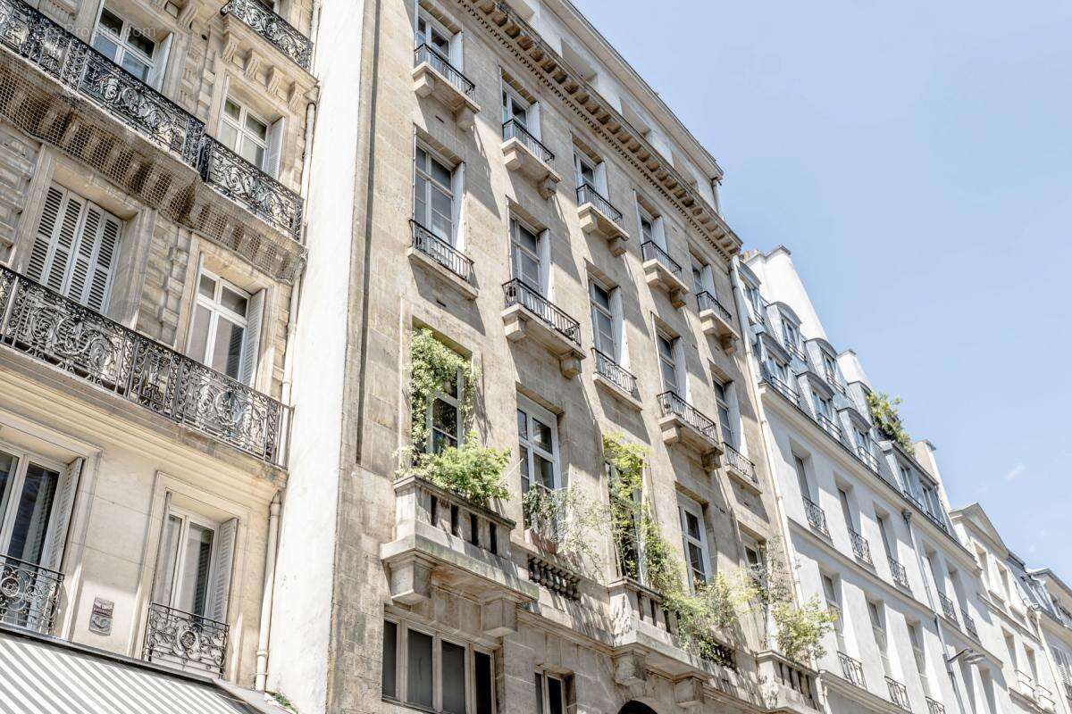Appartement à PARIS-1E
