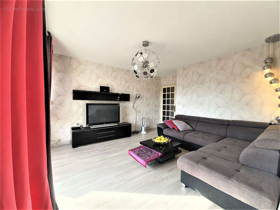 Appartement à COURBEVOIE