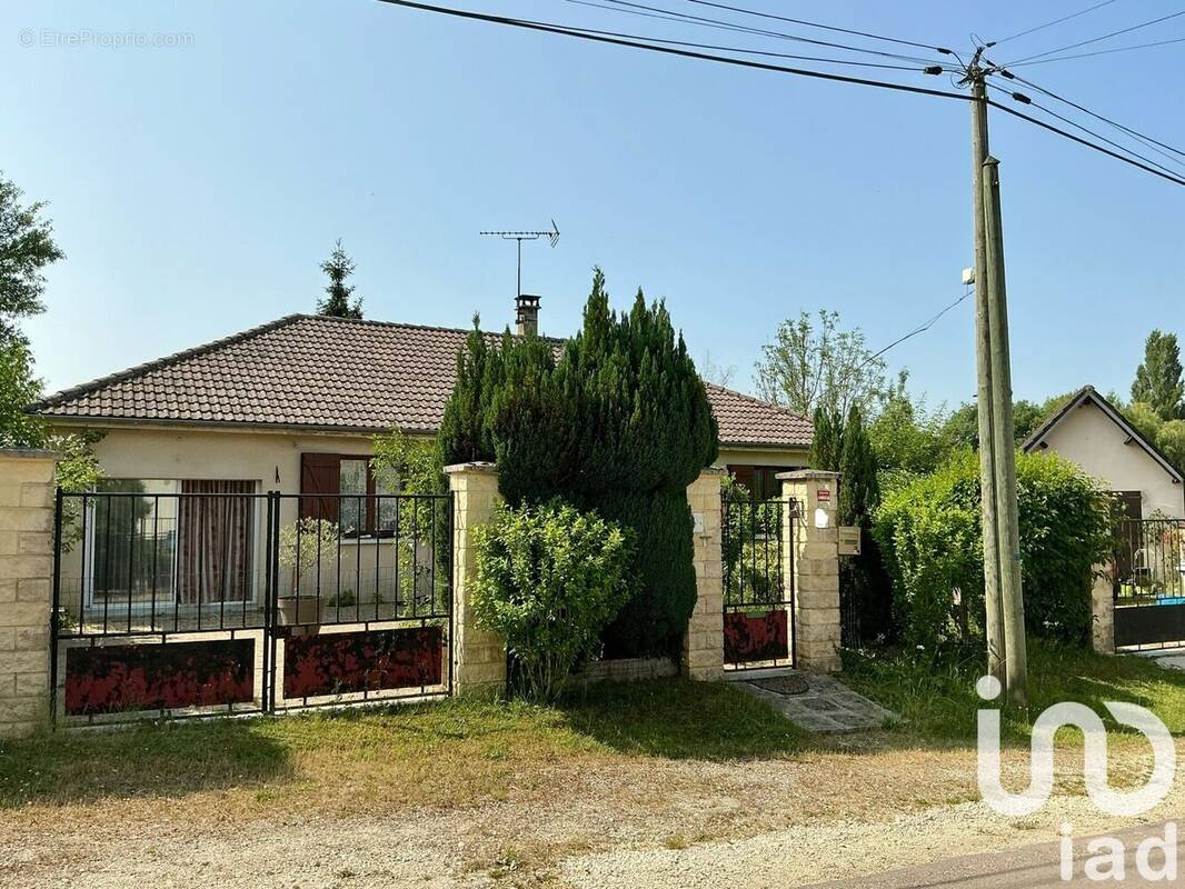 Photo 1 - Maison à LES LOGES-MARGUERON