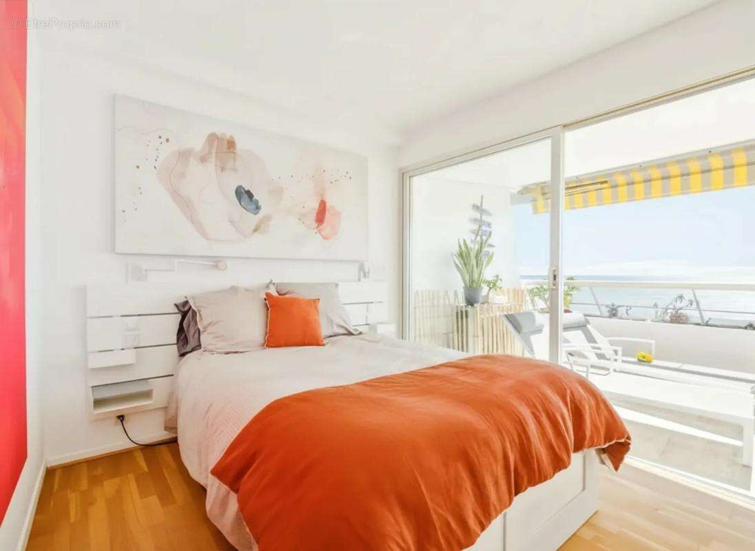 Appartement à VILLENEUVE-LOUBET