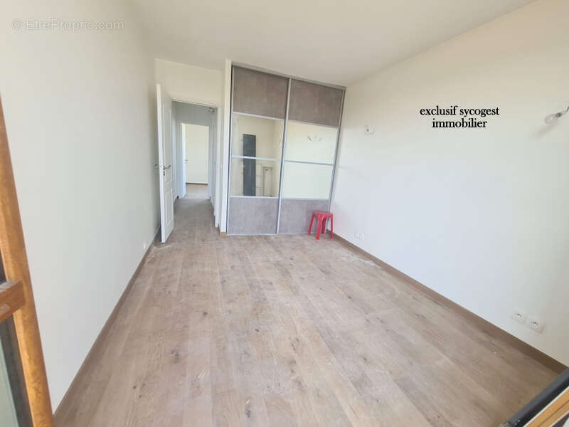 Appartement à LES PAVILLONS-SOUS-BOIS