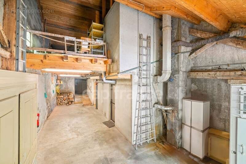 Dpt Ain (01), à vendre proche de GEX  maison P6 de 197 m² - Terrain de 1300 m² - photo 32