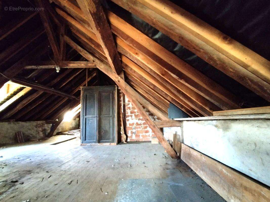 Maison de Bourg sur un terrain clos de 2365m² - photo 14