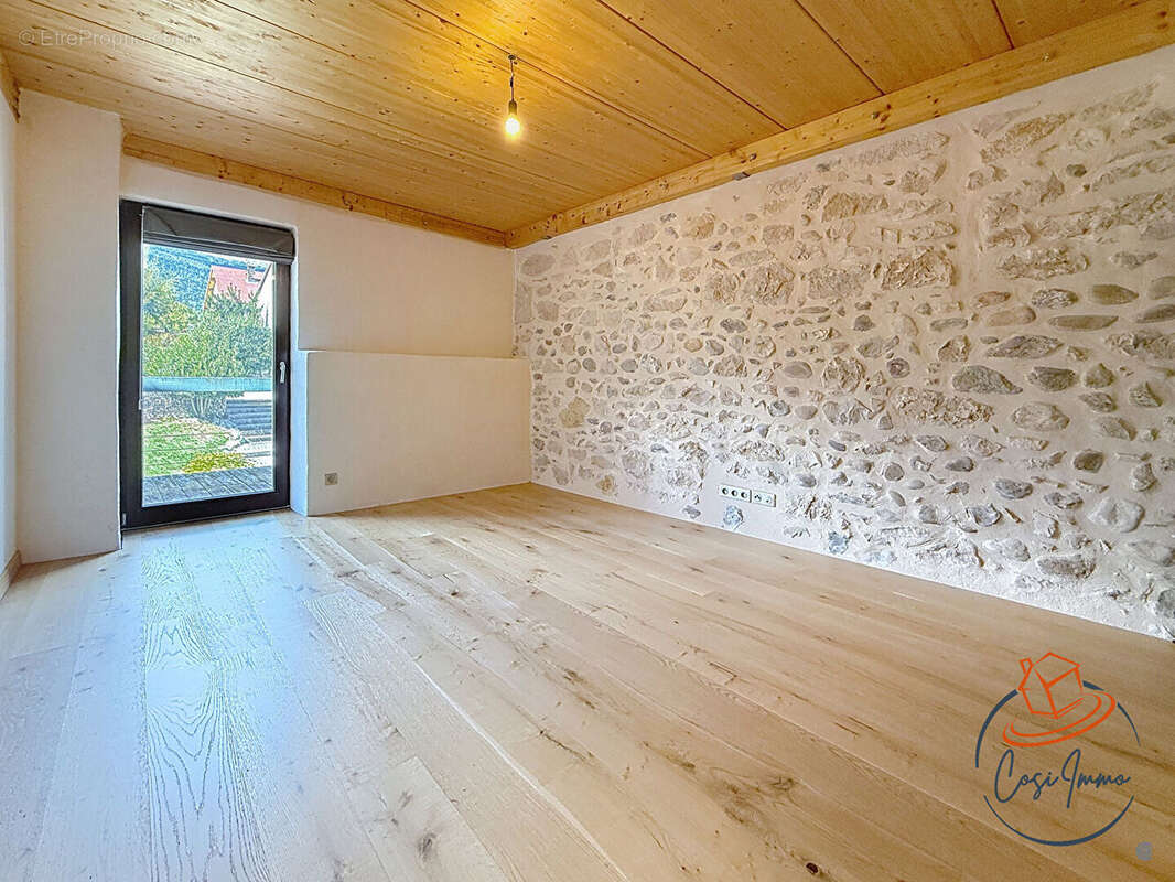 Appartement à SAINT-GENIS-POUILLY