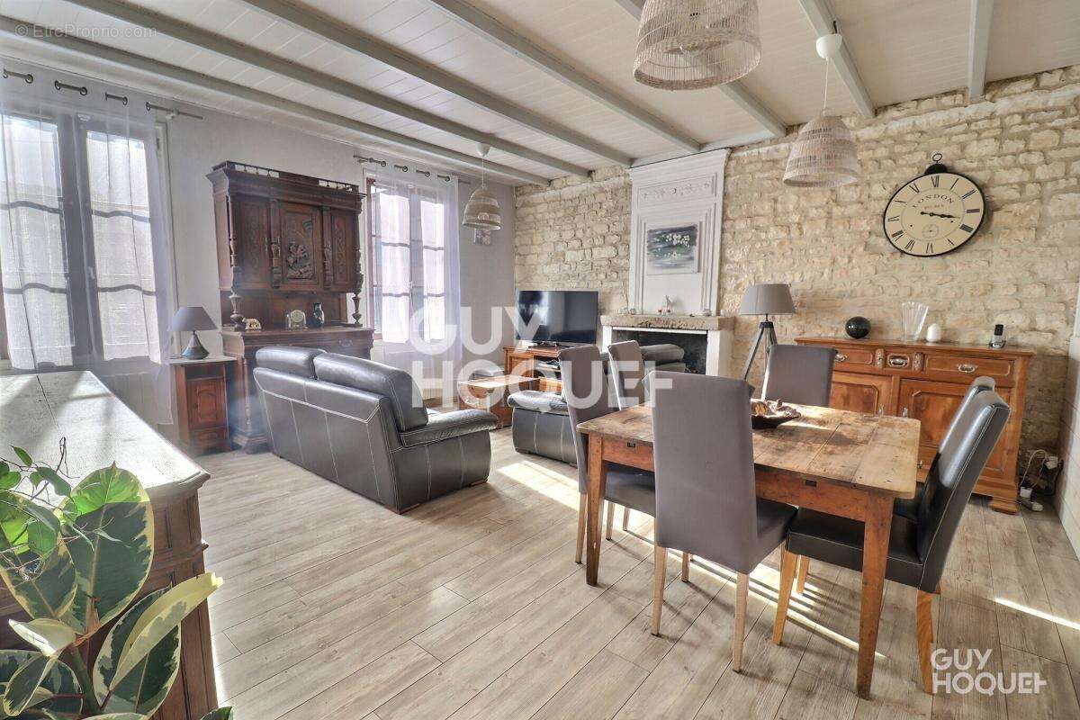 Maison à SURGERES