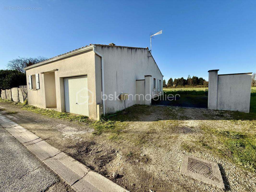 Maison à CORME-ROYAL