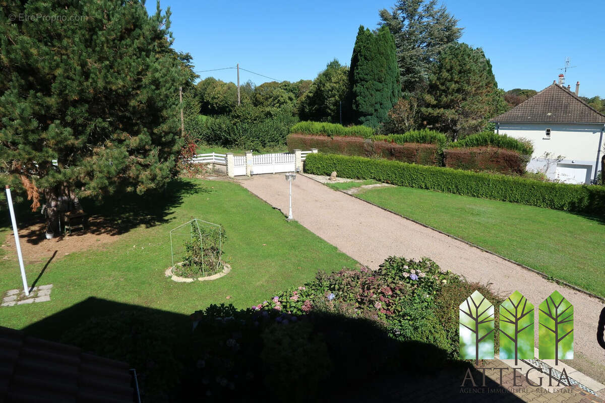 Maison 400 m² à Lourdoueix-Saint-Pierre  - photo 8