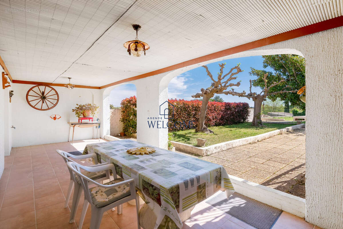 Appartement à UCHAUD