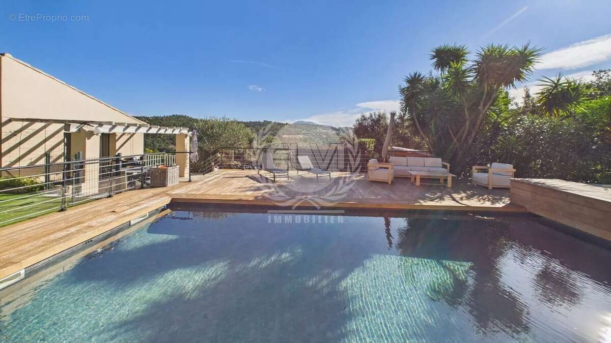 Maison à PLAN-DE-LA-TOUR