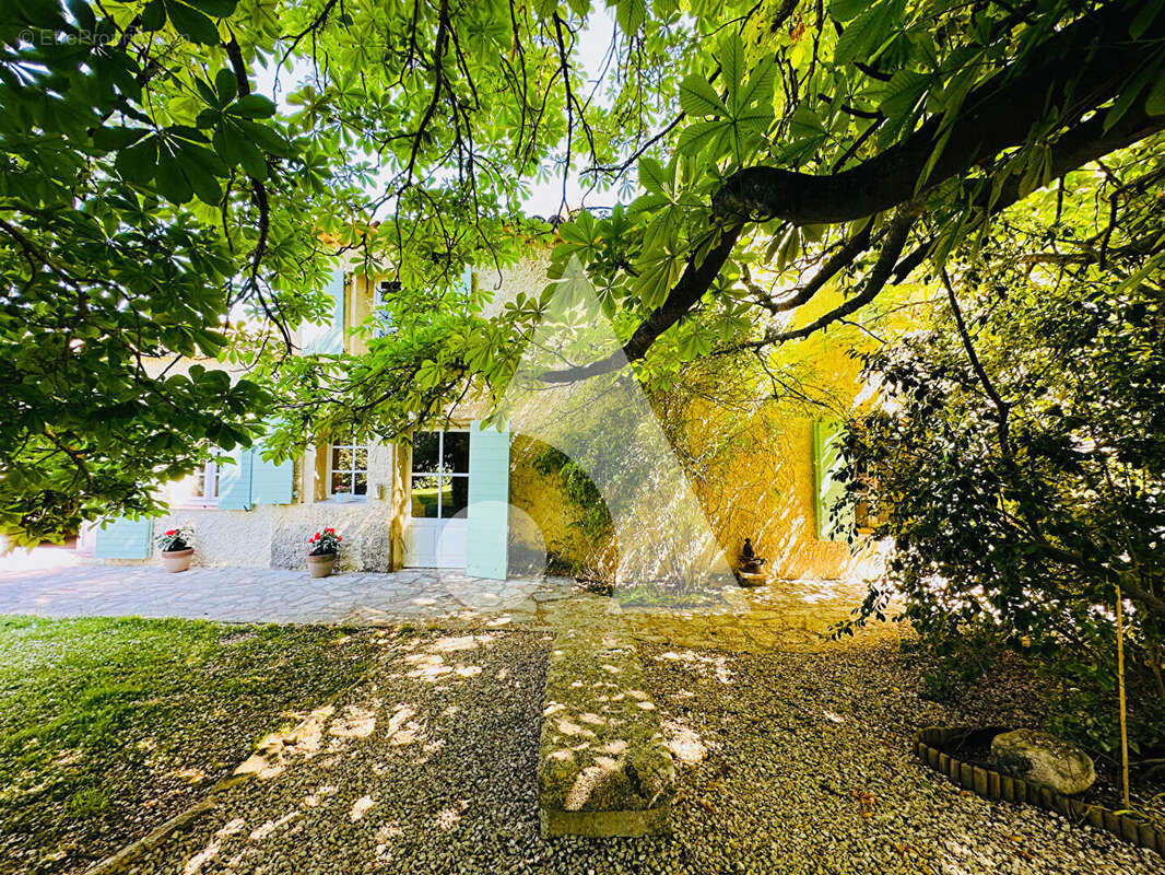 Aix Nord - Mas Provençal de 188 m2 hab avec Bergerie - Piscine - photo 15