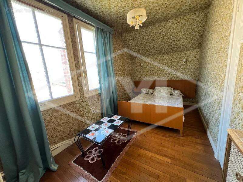 Maison à VARENNES-JARCY