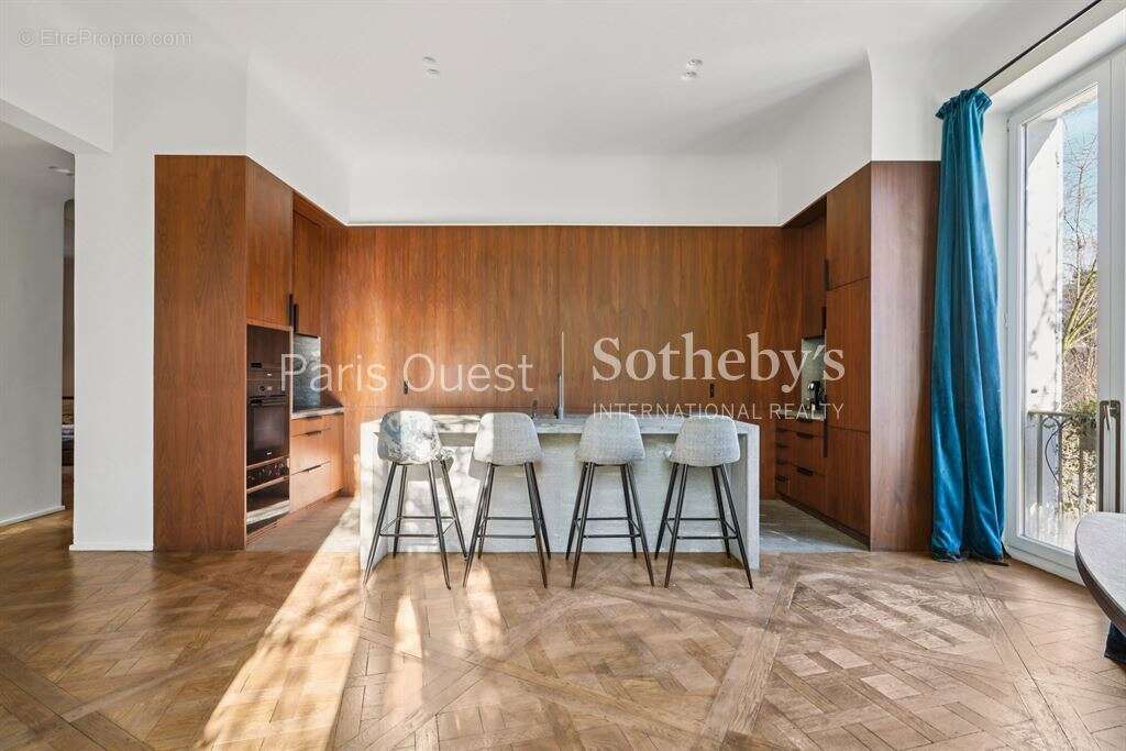 Appartement à NEUILLY-SUR-SEINE
