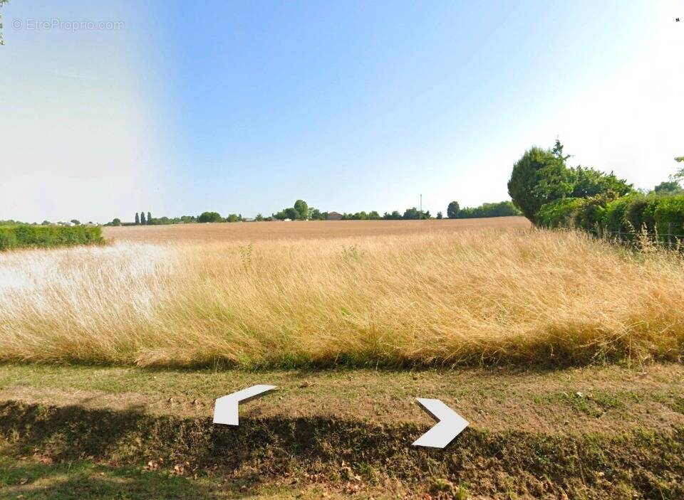 Terrain à OZILLAC