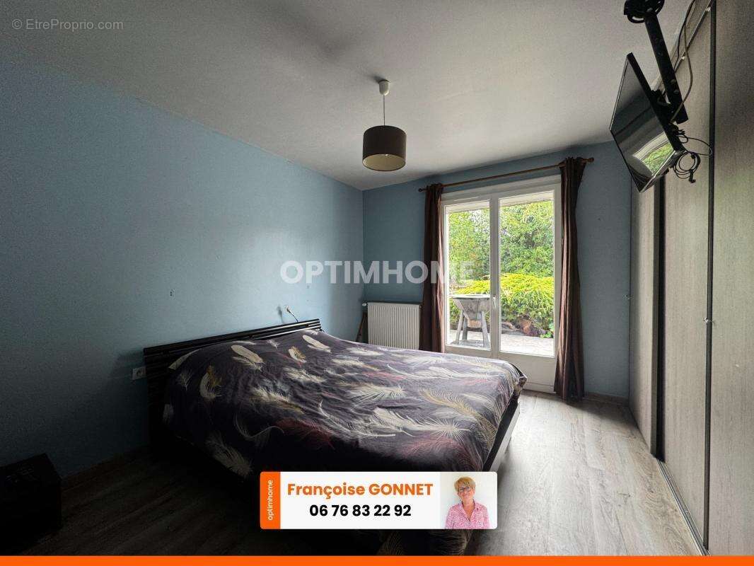 Maison 215 m² - 5 chambres - Terrain 4 200 m² - Piscine - 257 000 € - SAINT PIERRE LES ETIEUX - 18200 - photo 7