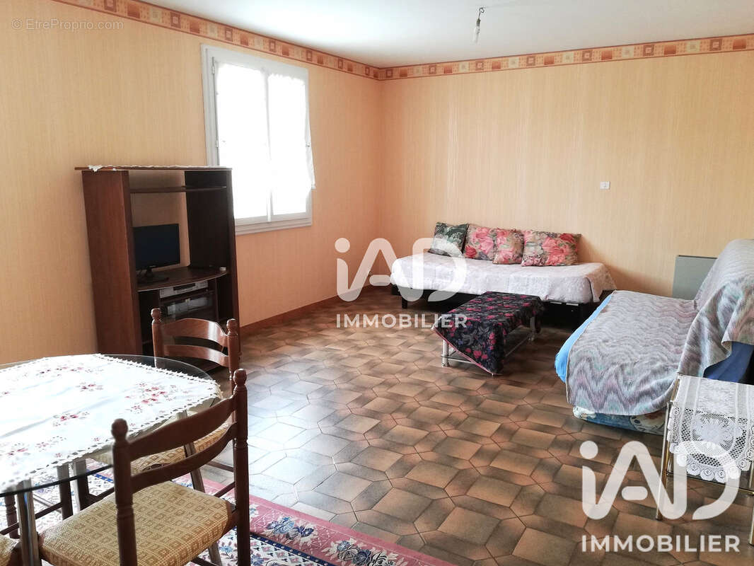 Maison 82 m² à Sainte-Suzanne  - photo 4