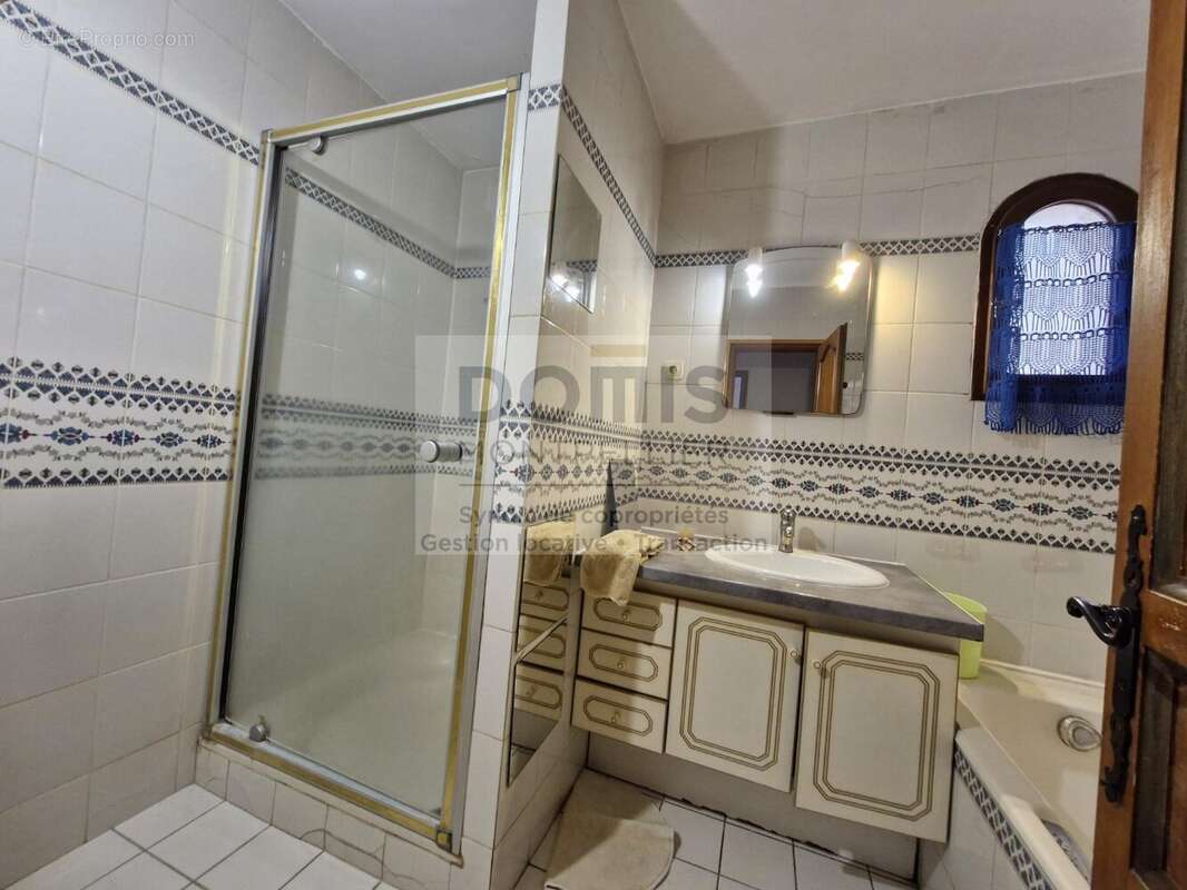 Maison à VIC-LA-GARDIOLE