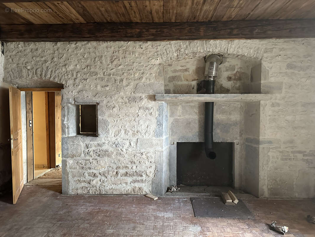 Maison à LAVIRON