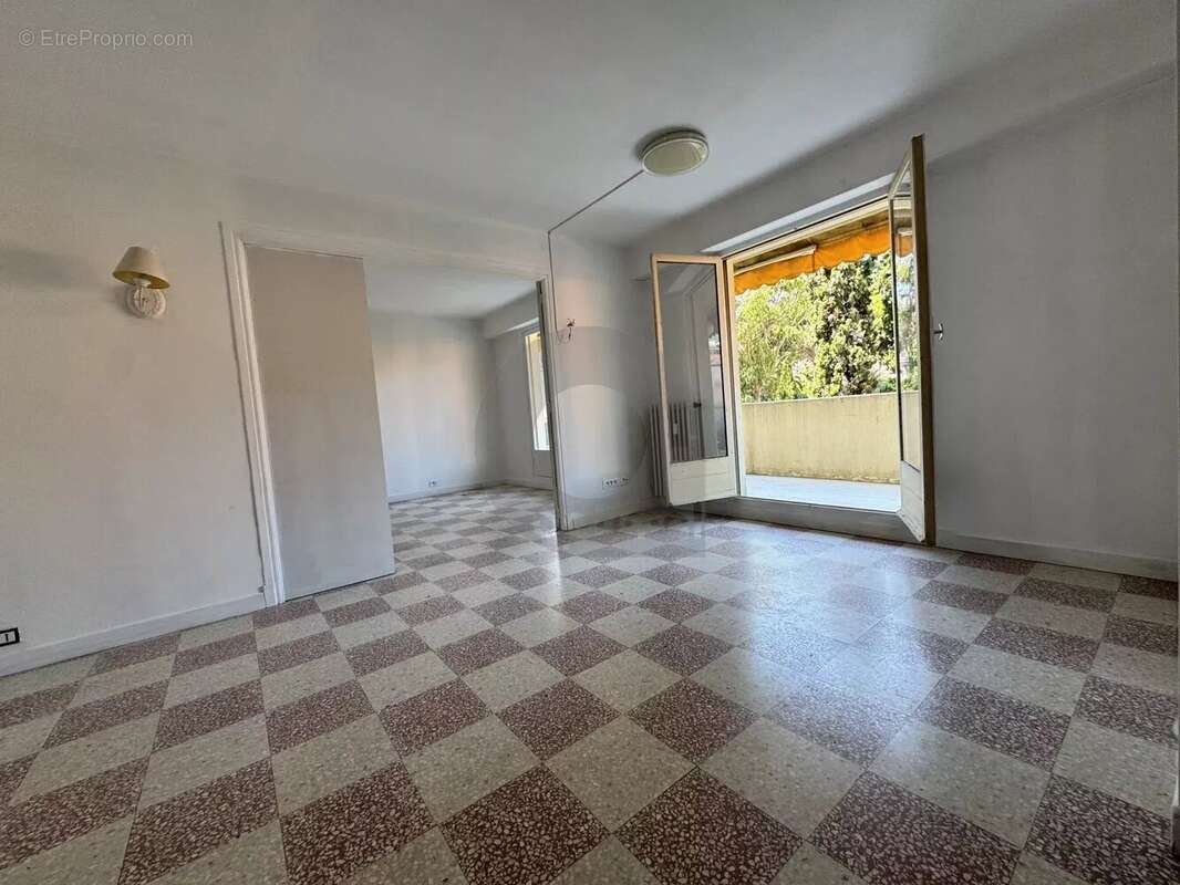 Appartement à ROQUEBRUNE-CAP-MARTIN