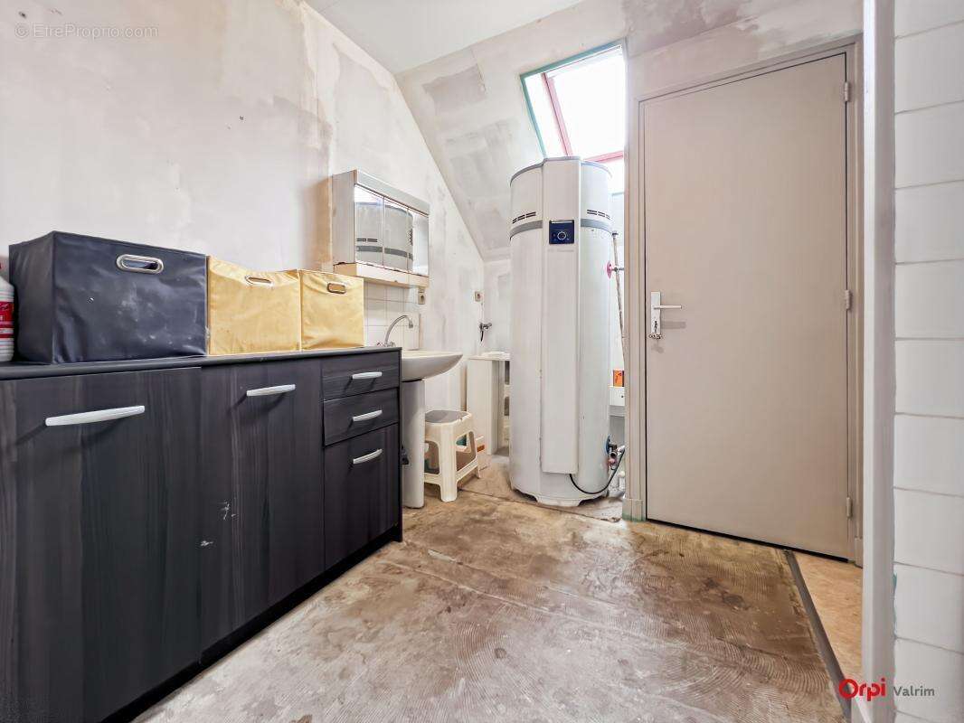  SPÉCIAL PROJET / ARTISAN : Énorme Potentiel de 183 m² à La Ferté-Saint-Cyr – Prix Sacrifié (Travaux à prévoir) - photo 17