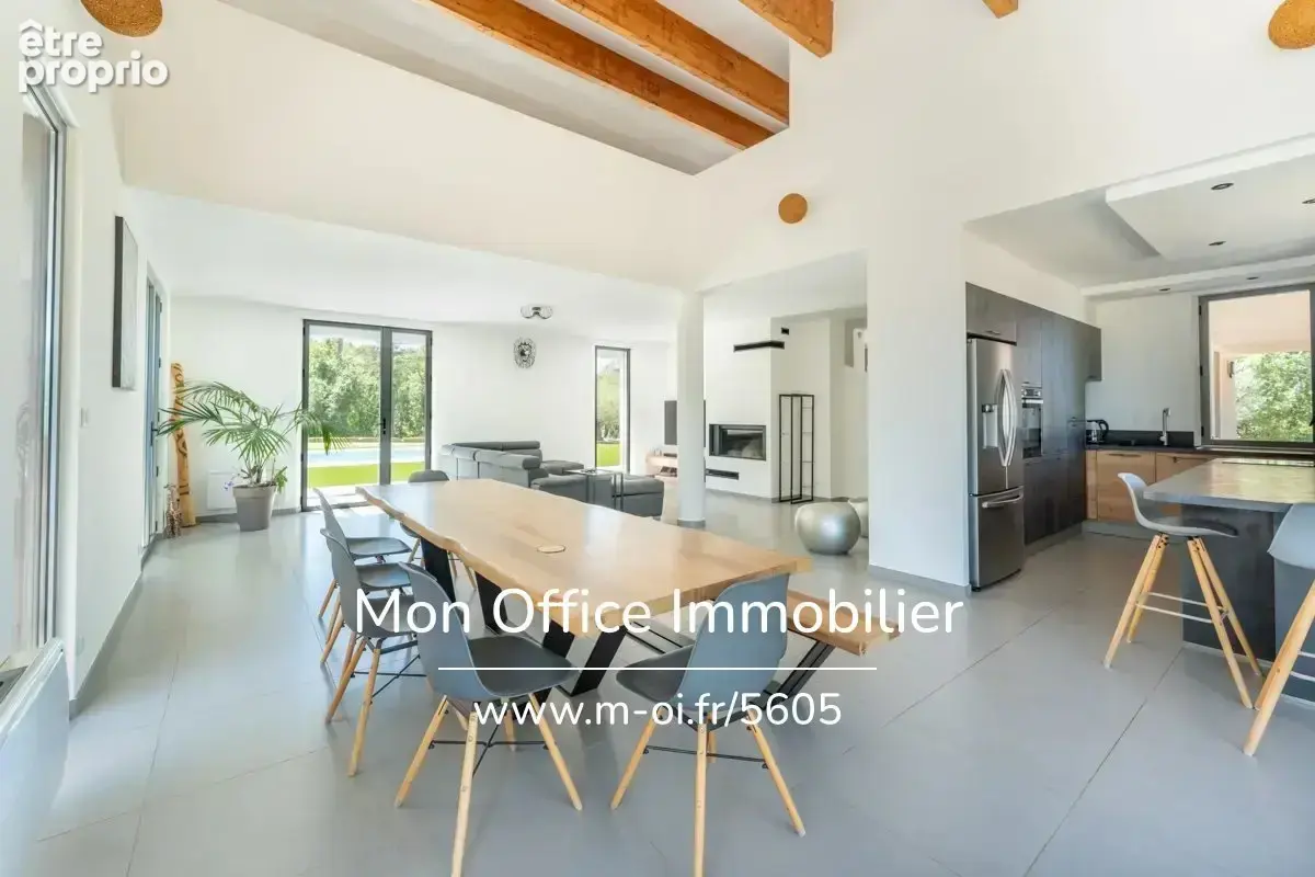 Référence : 7063-MAC. - Villa 5 pièces avec piscine, garage et dépendance - photo 2