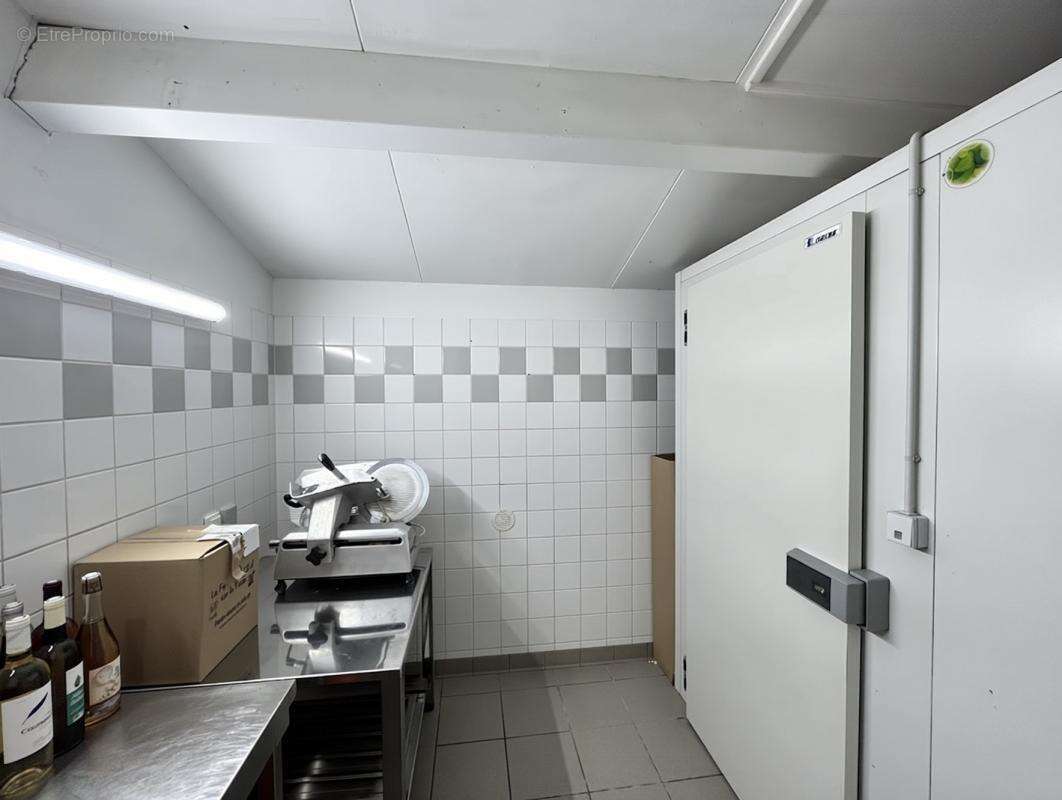 Commerce à L&#039;EGUILLE