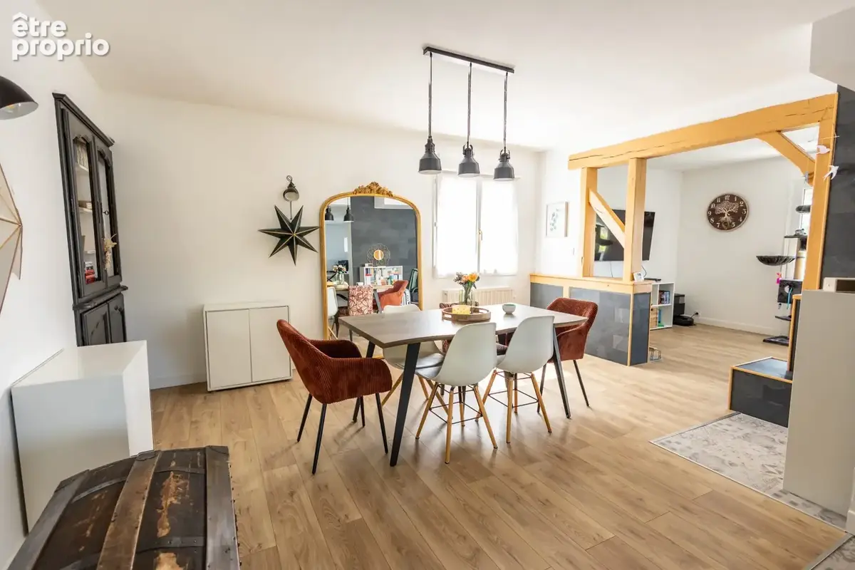 Maison à SAINT-DENIS-DE-L'HOTEL