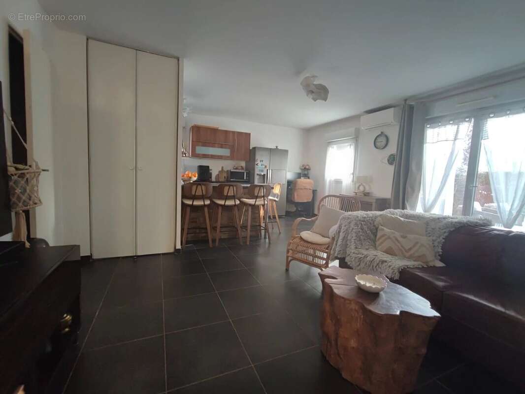Appartement à SOLLIES-PONT