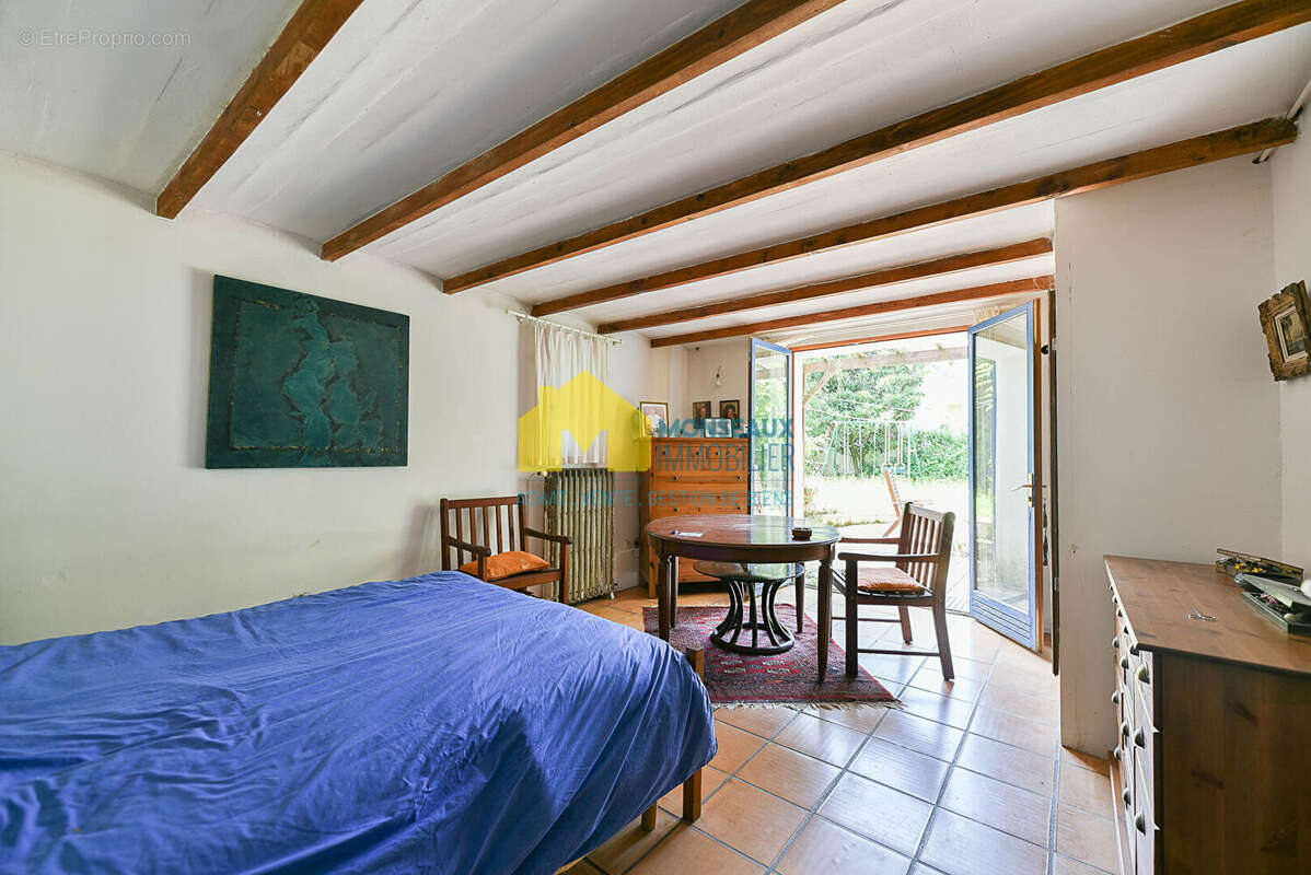 Maison à SAINTE-GENEVIEVE-DES-BOIS
