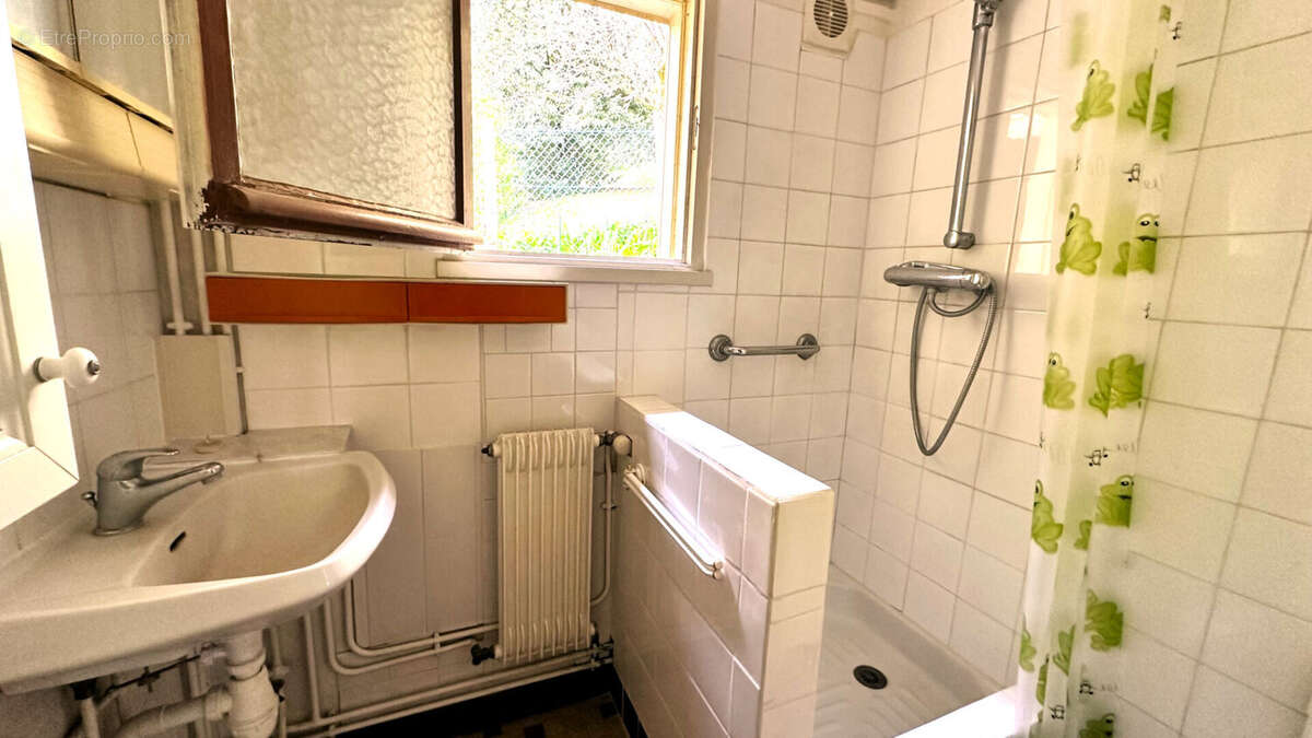 Maison à SAINT-VICTOR-DE-BUTHON