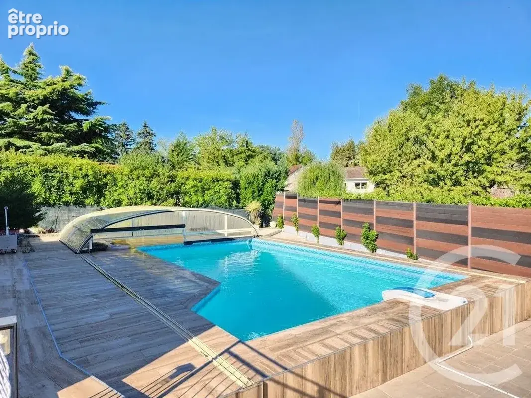 Photo Maison à Saint-Laurent-De-Mure au prix de 465 000€