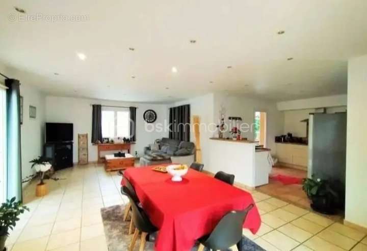 Maison à LA PACAUDIERE