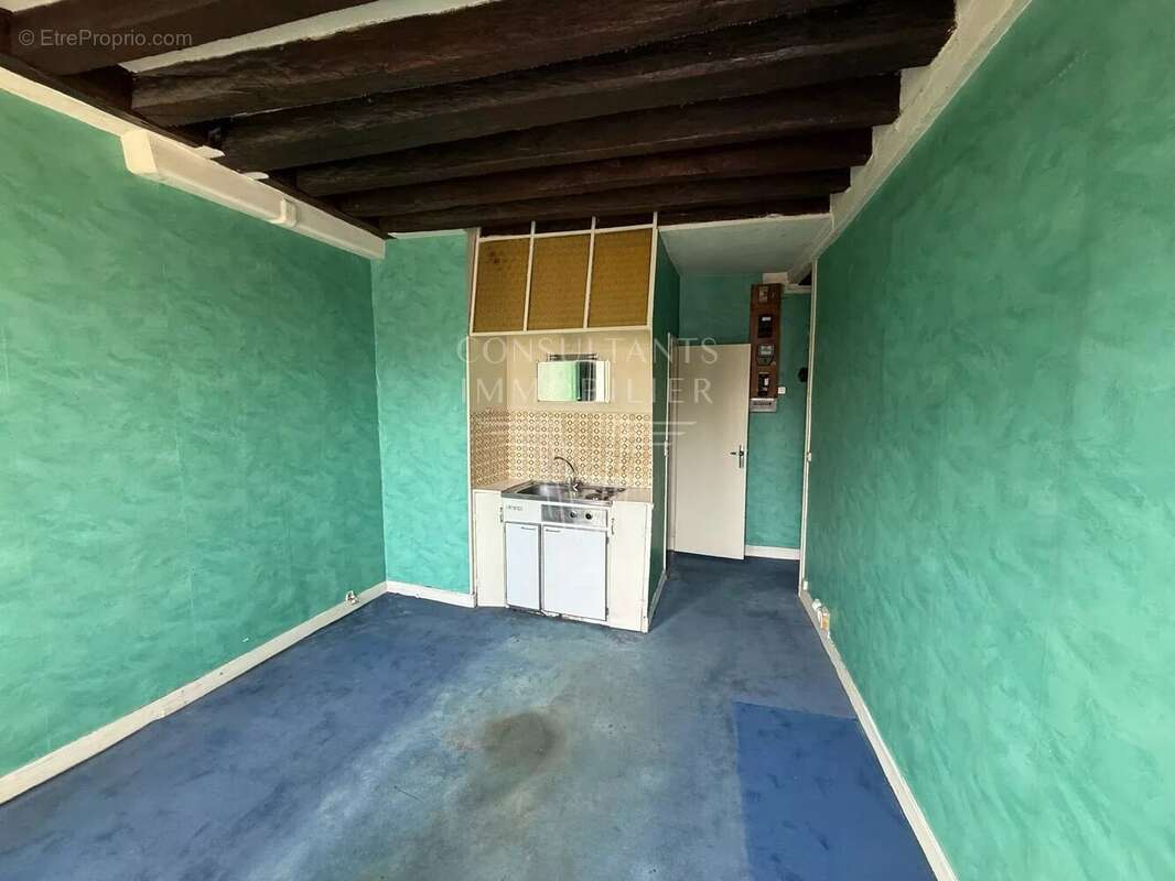 Rue de l'échaudé / studio en étage élevé - photo 8