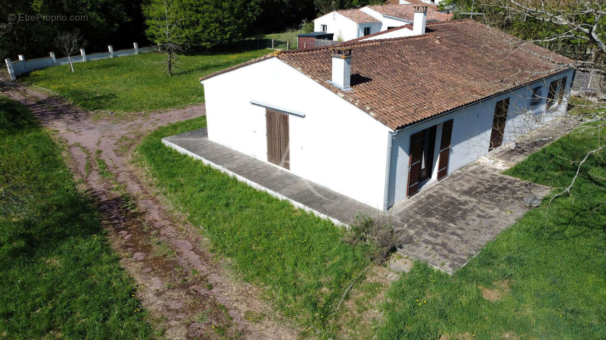 Maison à FONTCOUVERTE